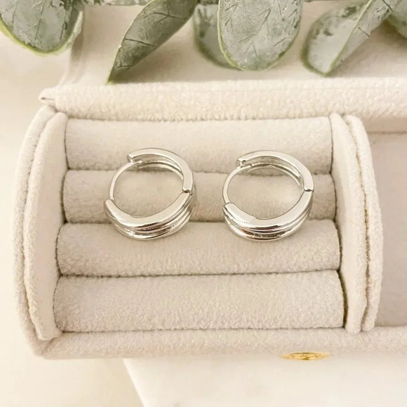 925 Sterling Silver Huggie Earrings Small Hoops Chunky Layer Thick Huggie Hoops - Picture 3 of 6